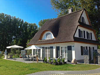 Haus Albatros mit großer Süd-Terrasse und stationärem Grill