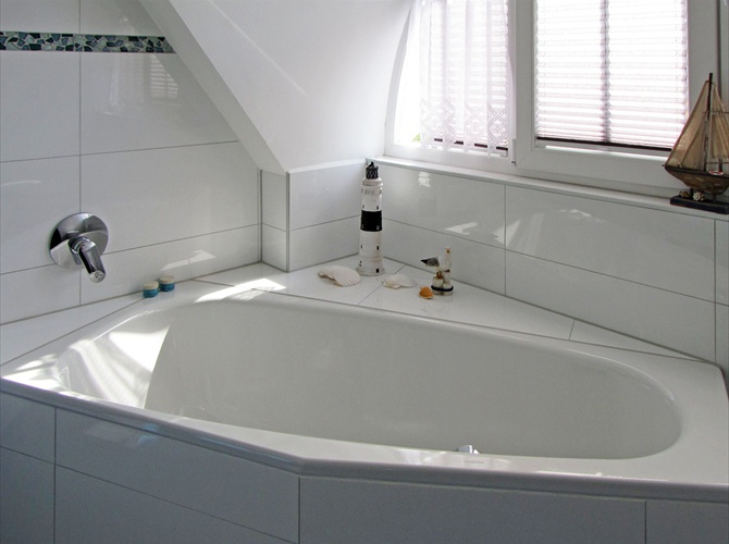 Eckbadewanne im Dachgeschoss