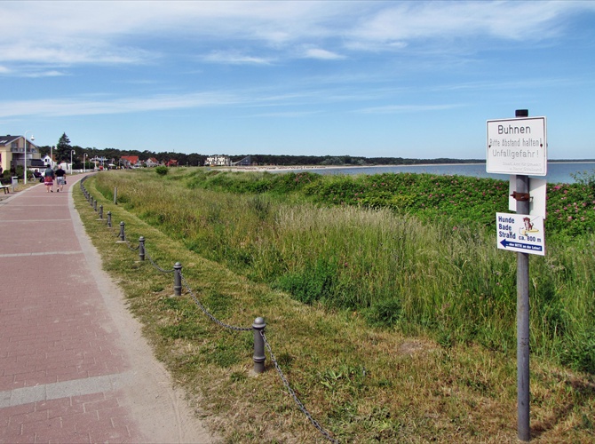 Die Promenade am Strand von Glowe